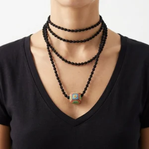 Collar Il Baco Da Seta Mini Bolas De Seda Ly Almohadón Negro
