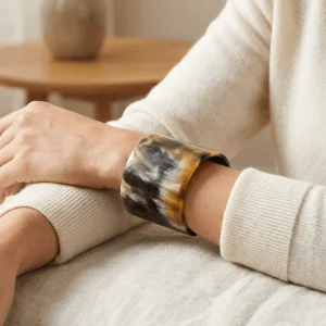 Brazalete Liviana Conti Cuerno Ancho Negro
