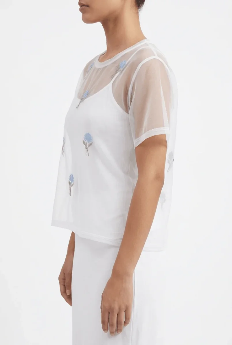 Camiseta Floor Organza Bordada Flores Blanca - Imagen 4
